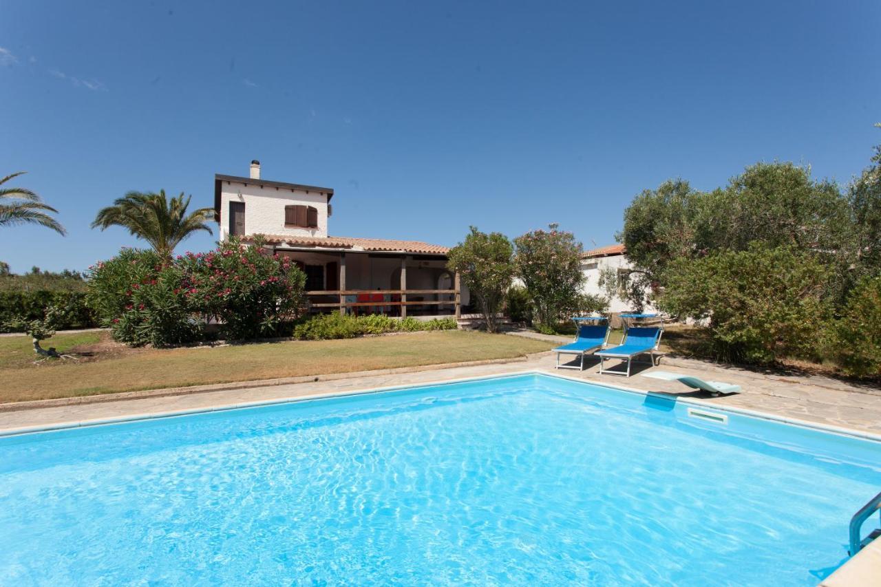 Villa Paolina, private pool, large shady patio, bbq Calasetta Esterno foto