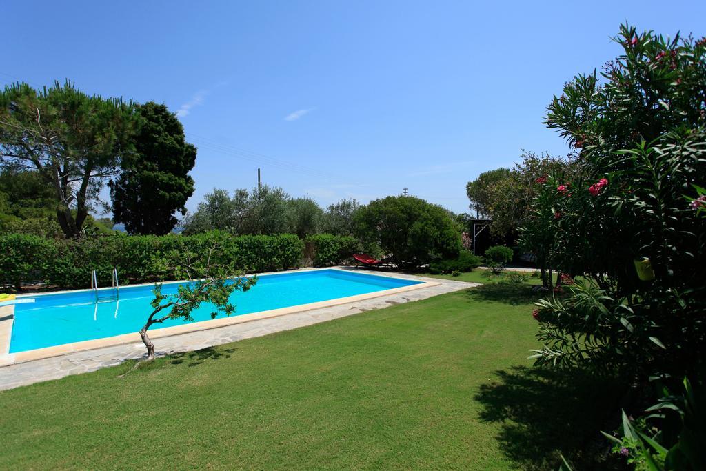 Villa Paolina, private pool, large shady patio, bbq Calasetta Camera foto