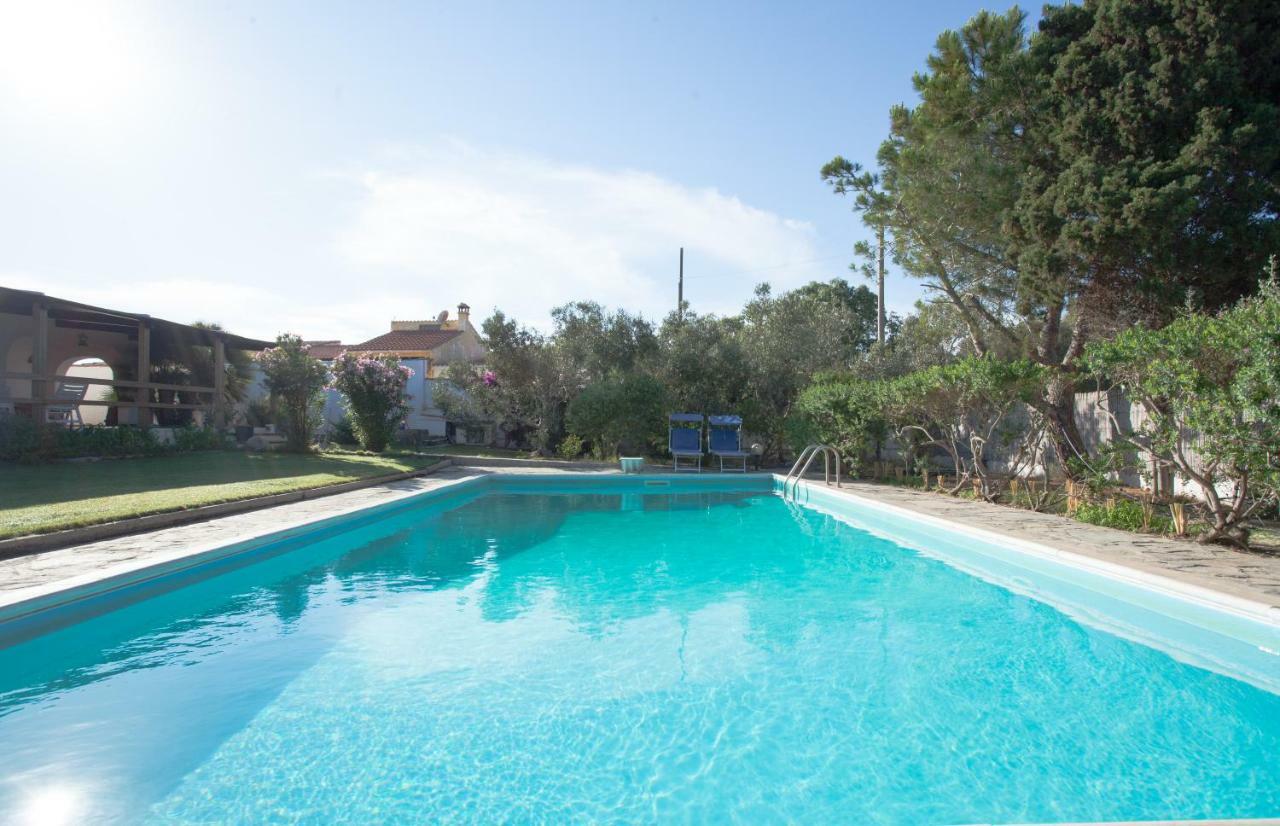 Villa Paolina, private pool, large shady patio, bbq Calasetta Esterno foto